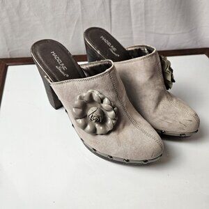 Madeline Stuart Grey Clog Suede Rosette Size 10 Medium